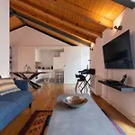 Bairro Alto Stunning Flat With Balcony By Lovelystay