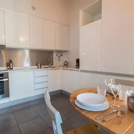 Апартаменти Bairro Alto Stunning Flat With Balcony By Lovelystay *