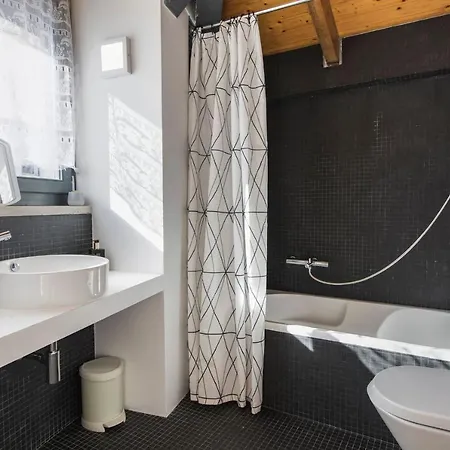 Bairro Alto Stunning Flat With Balcony By Lovelystay * Lisbona