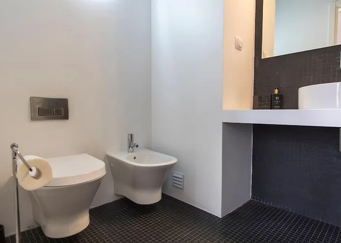 Bairro Alto Stunning Flat With Balcony By Lovelystay شقة