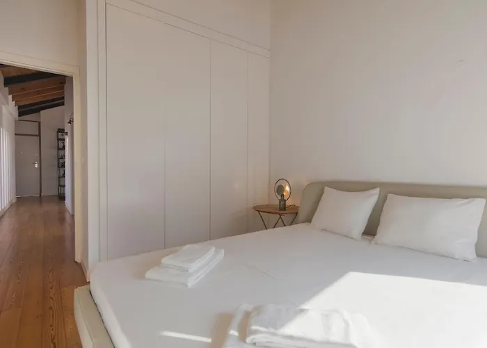 Bairro Alto Stunning Flat With Balcony By Lovelystay شقة