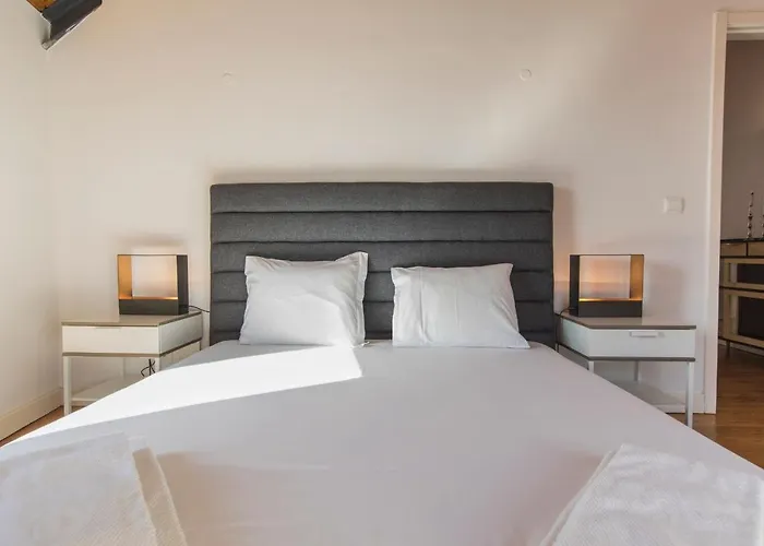 Bairro Alto Stunning Flat With Balcony By Lovelystay شقة Lisboa