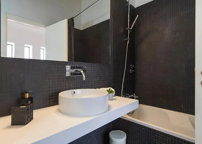 شقة Bairro Alto Stunning Flat With Balcony By Lovelystay Lisboa