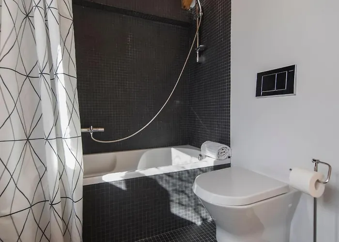 Bairro Alto Stunning Flat With Balcony By Lovelystay شقة