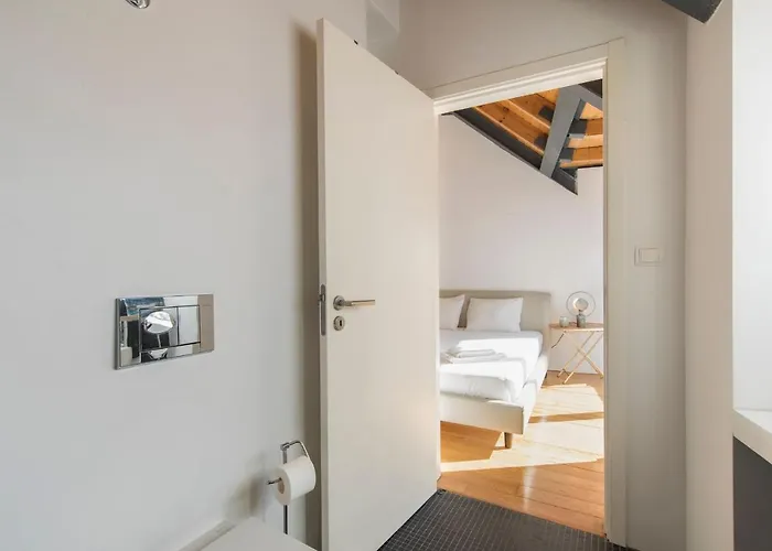 Bairro Alto Stunning Flat With Balcony By Lovelystay شقة