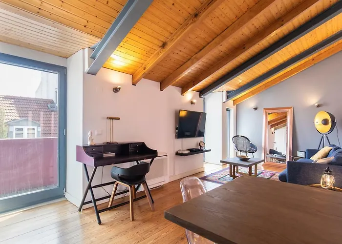 Bairro Alto Stunning Flat With Balcony By Lovelystay