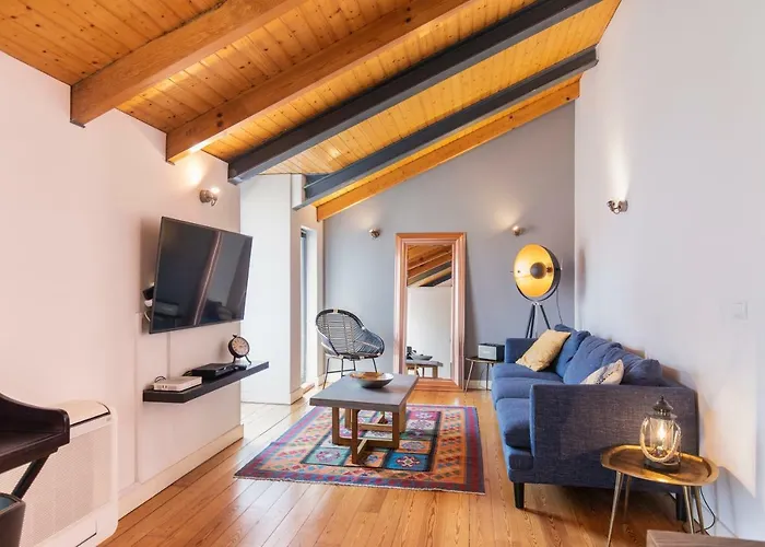 Bairro Alto Stunning Flat With Balcony By Lovelystay شقة