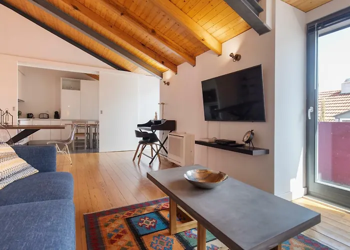 Bairro Alto Stunning Flat With Balcony By Lovelystay شقة Lisboa