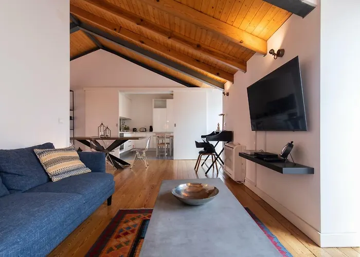 Bairro Alto Stunning Flat With Balcony By Lovelystay