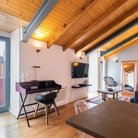 Bairro Alto Stunning Flat With Balcony By Lovelystay