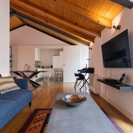 Bairro Alto Stunning Flat With Balcony By Lovelystay